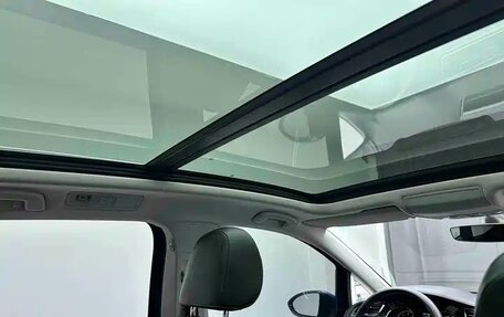 Volkswagen Touran III, 2022 год, 2 160 000 рублей, 13 фотография