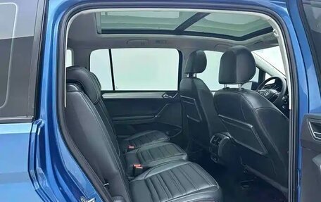 Volkswagen Touran III, 2022 год, 2 160 000 рублей, 17 фотография