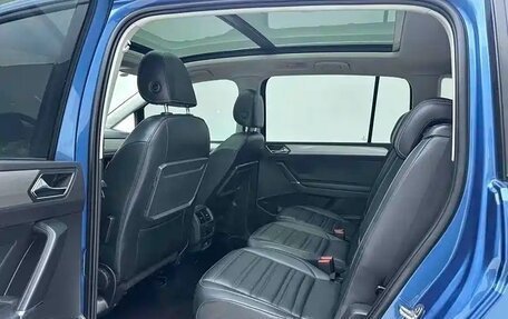 Volkswagen Touran III, 2022 год, 2 160 000 рублей, 16 фотография