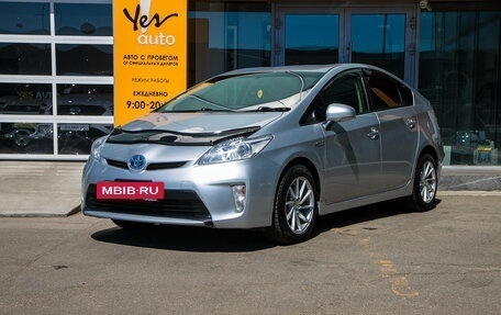 Toyota Prius, 2015 год, 1 098 000 рублей, 2 фотография