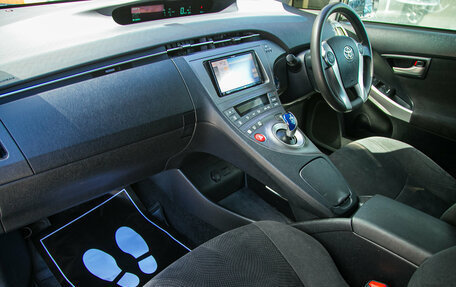 Toyota Prius, 2015 год, 1 098 000 рублей, 20 фотография