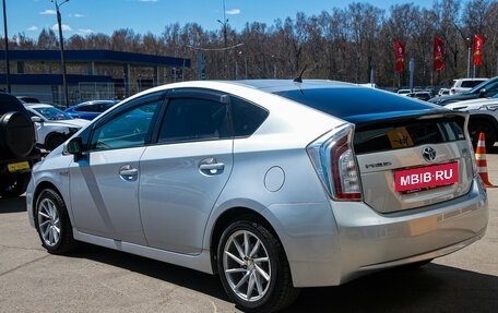 Toyota Prius, 2015 год, 1 098 000 рублей, 9 фотография