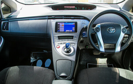 Toyota Prius, 2015 год, 1 098 000 рублей, 16 фотография