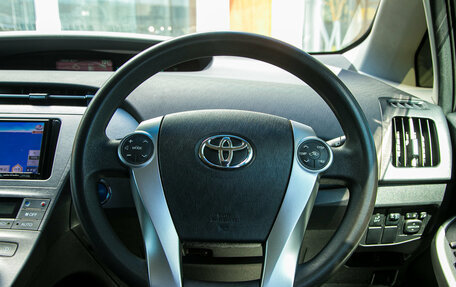 Toyota Prius, 2015 год, 1 098 000 рублей, 15 фотография