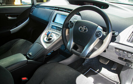 Toyota Prius, 2015 год, 1 098 000 рублей, 14 фотография