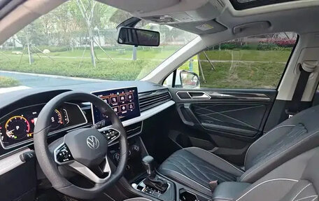 Volkswagen Tiguan II, 2023 год, 2 430 000 рублей, 9 фотография