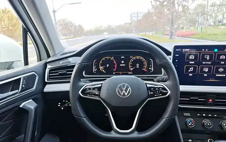 Volkswagen Tiguan II, 2023 год, 2 430 000 рублей, 11 фотография