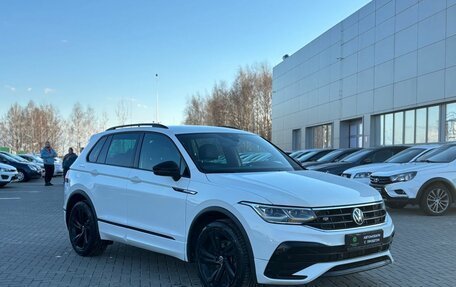 Volkswagen Tiguan II, 2021 год, 4 050 000 рублей, 2 фотография