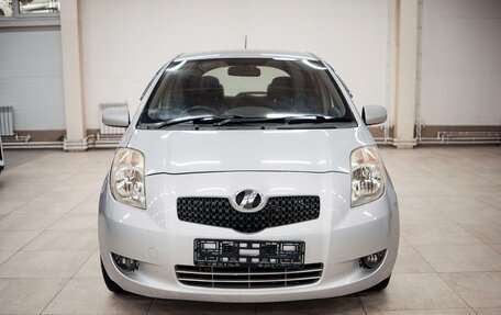 Toyota Vitz, 2005 год, 495 000 рублей, 2 фотография