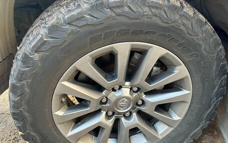 Toyota Land Cruiser Prado 150 рестайлинг 2, 2017 год, 4 300 000 рублей, 7 фотография