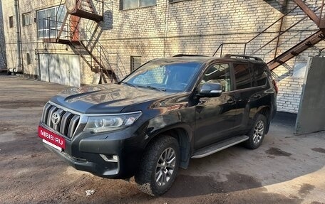 Toyota Land Cruiser Prado 150 рестайлинг 2, 2017 год, 4 300 000 рублей, 3 фотография