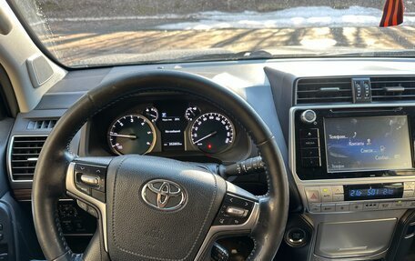 Toyota Land Cruiser Prado 150 рестайлинг 2, 2017 год, 4 300 000 рублей, 5 фотография