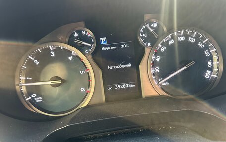 Toyota Land Cruiser Prado 150 рестайлинг 2, 2017 год, 4 300 000 рублей, 6 фотография