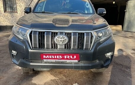 Toyota Land Cruiser Prado 150 рестайлинг 2, 2017 год, 4 300 000 рублей, 2 фотография