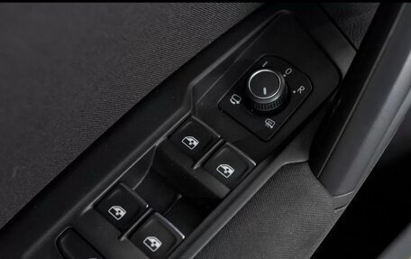Volkswagen Tiguan II, 2019 год, 1 800 000 рублей, 11 фотография