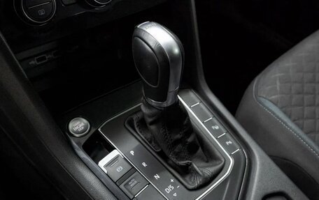 Volkswagen Tiguan II, 2019 год, 1 800 000 рублей, 17 фотография
