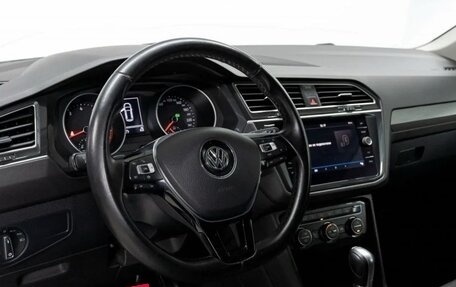 Volkswagen Tiguan II, 2019 год, 1 800 000 рублей, 16 фотография