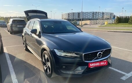 Volvo V60 Cross Country II, 2020 год, 3 500 000 рублей, 2 фотография
