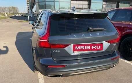 Volvo V60 Cross Country II, 2020 год, 3 500 000 рублей, 5 фотография