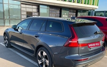 Volvo V60 Cross Country II, 2020 год, 3 500 000 рублей, 4 фотография