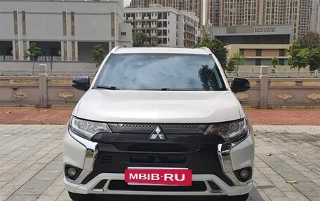 Mitsubishi Outlander III рестайлинг 3, 2021 год, 2 100 888 рублей, 2 фотография
