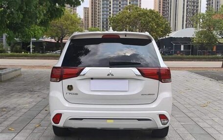 Mitsubishi Outlander III рестайлинг 3, 2021 год, 2 100 888 рублей, 8 фотография