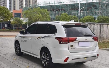 Mitsubishi Outlander III рестайлинг 3, 2021 год, 2 100 888 рублей, 4 фотография