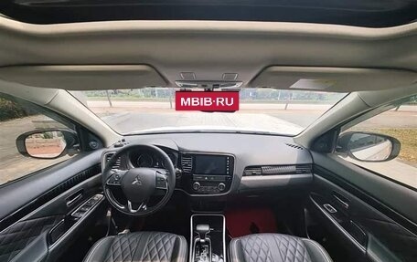 Mitsubishi Outlander III рестайлинг 3, 2021 год, 2 100 888 рублей, 6 фотография