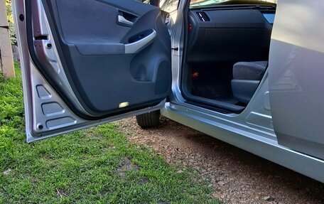 Toyota Prius, 2011 год, 1 250 000 рублей, 10 фотография