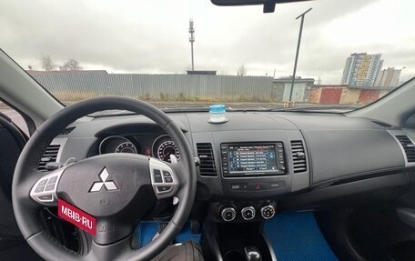 Mitsubishi Outlander III рестайлинг 3, 2011 год, 1 300 000 рублей, 13 фотография