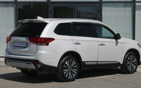 Mitsubishi Outlander III рестайлинг 3, 2020 год, 2 820 000 рублей, 8 фотография