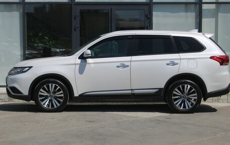 Mitsubishi Outlander III рестайлинг 3, 2020 год, 2 820 000 рублей, 10 фотография