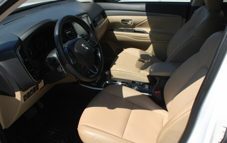 Mitsubishi Outlander III рестайлинг 3, 2020 год, 2 820 000 рублей, 14 фотография