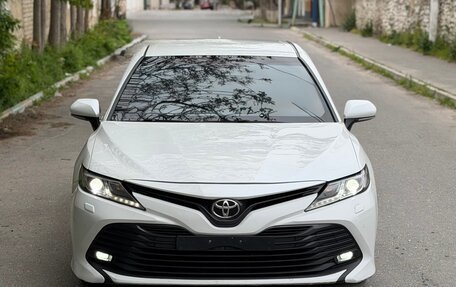 Toyota Camry, 2019 год, 1 750 000 рублей, 1 фотография