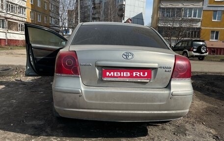Toyota Avensis III рестайлинг, 2004 год, 300 000 рублей, 1 фотография