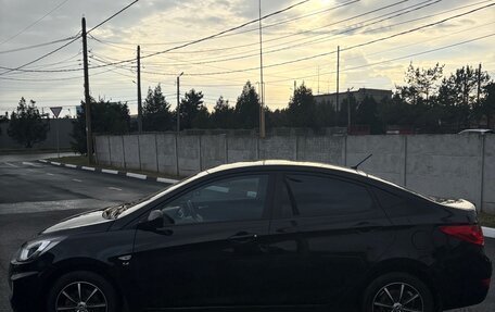 Hyundai Solaris II рестайлинг, 2013 год, 1 000 000 рублей, 2 фотография
