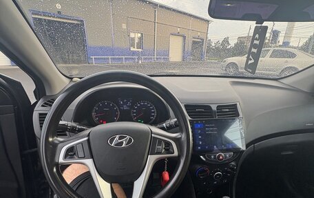 Hyundai Solaris II рестайлинг, 2013 год, 1 000 000 рублей, 6 фотография