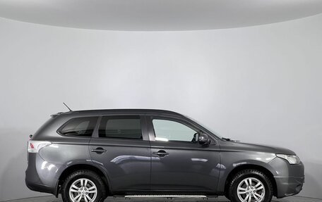 Mitsubishi Outlander III рестайлинг 3, 2014 год, 1 620 000 рублей, 4 фотография