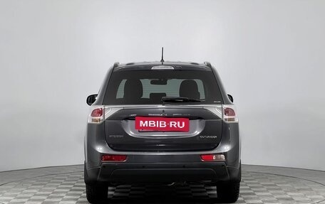 Mitsubishi Outlander III рестайлинг 3, 2014 год, 1 620 000 рублей, 6 фотография