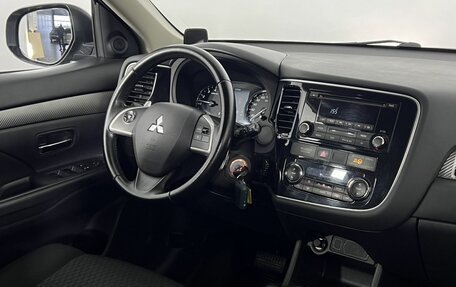 Mitsubishi Outlander III рестайлинг 3, 2014 год, 1 620 000 рублей, 13 фотография