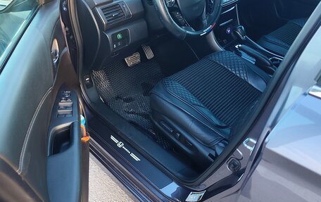 Honda Accord IX рестайлинг, 2015 год, 1 850 000 рублей, 15 фотография