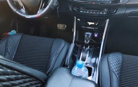 Honda Accord IX рестайлинг, 2015 год, 1 850 000 рублей, 16 фотография