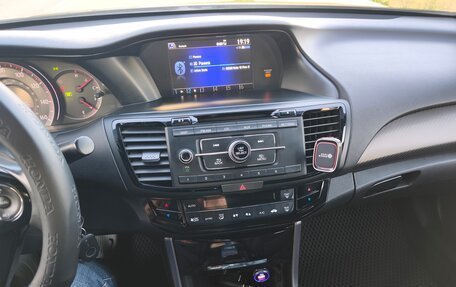 Honda Accord IX рестайлинг, 2015 год, 1 850 000 рублей, 23 фотография