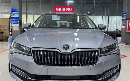 Skoda Superb III рестайлинг, 2026 год, 2 650 000 рублей, 2 фотография