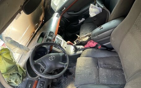 Toyota Avensis III рестайлинг, 2004 год, 300 000 рублей, 2 фотография
