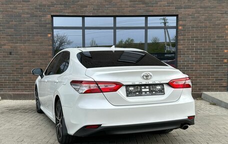 Toyota Camry, 2021 год, 2 420 000 рублей, 3 фотография