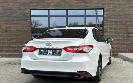 Toyota Camry, 2021 год, 2 420 000 рублей, 4 фотография