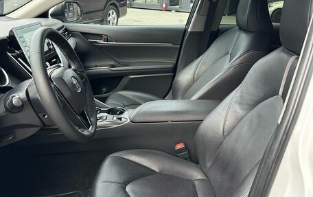 Toyota Camry, 2021 год, 2 420 000 рублей, 17 фотография