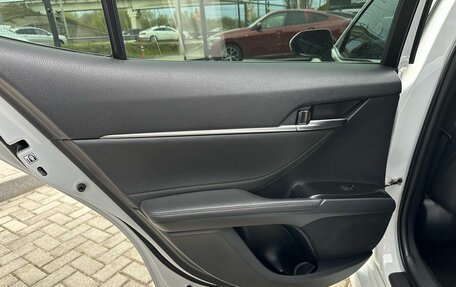 Toyota Camry, 2021 год, 2 420 000 рублей, 18 фотография