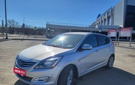 Hyundai Solaris II рестайлинг, 2015 год, 1 100 000 рублей, 6 фотография